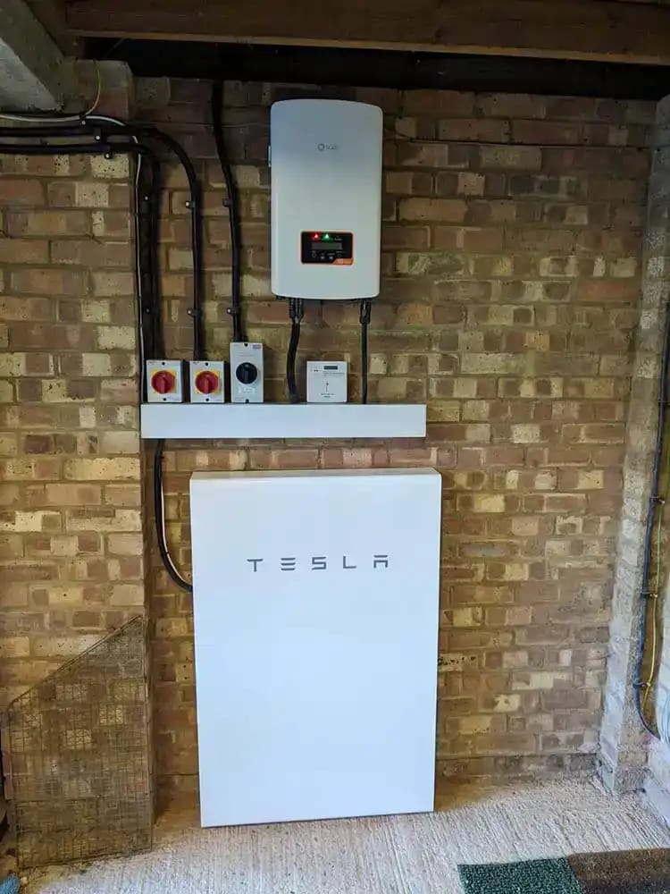 250 kW / 500 kWh peak-shaving battery at a Midlands manufacturer